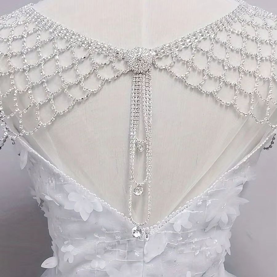 Luxuriöse Quasten-Schulterkett – Body Jewelry Back Bewertung und Preis